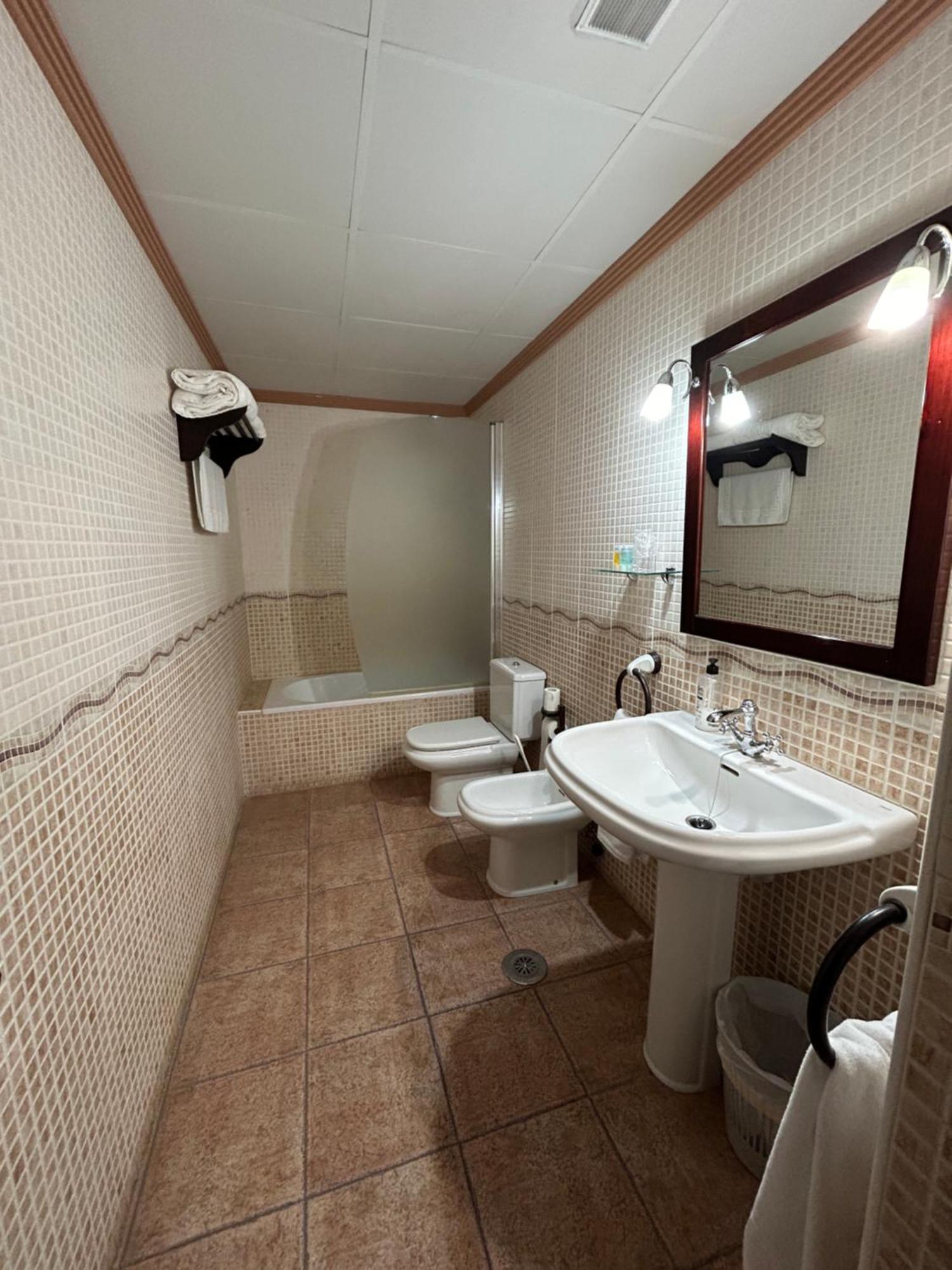 Hostal Restaurante Morote Cano Lezuza Luaran gambar
