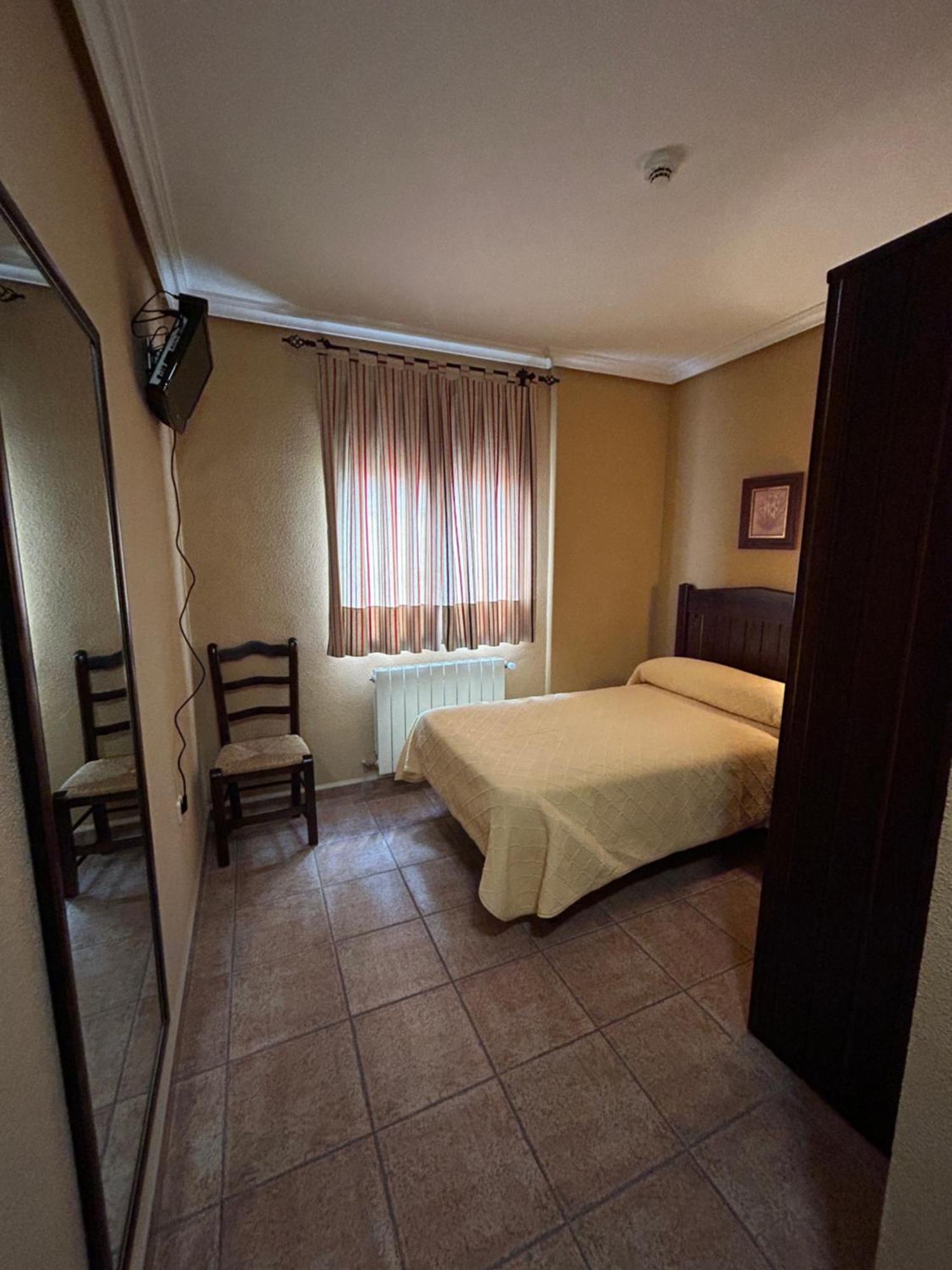 Hostal Restaurante Morote Cano Lezuza Luaran gambar