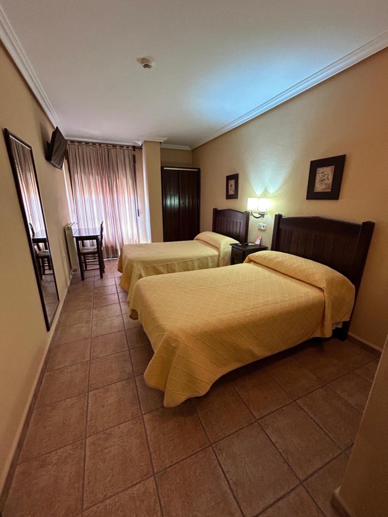 Hostal Restaurante Morote Cano Lezuza Luaran gambar